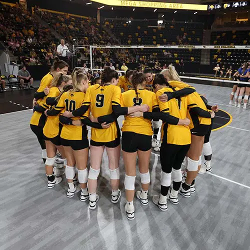 women's volleyball team huddle 